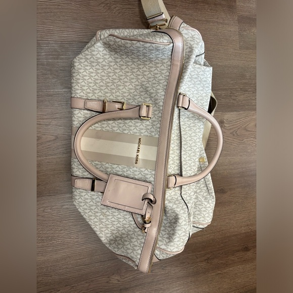 Michael Kors Duffle - Picture 1 of 3
